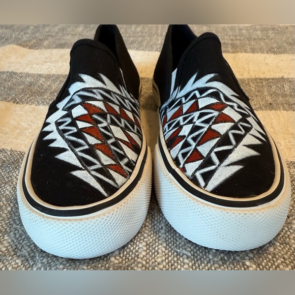 Hand Painted Slip On Shoes Sneakers Women SZ 7 Aztec Design Art to Wear - Picture 2 of 8
